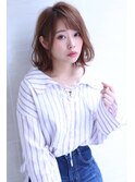 アシメ前髪と色っぽくびれミディアムスタイル