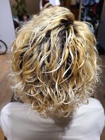 イリス(Iris)&nbsp;メンズハイトーンカラー＋パーマ髪質改善