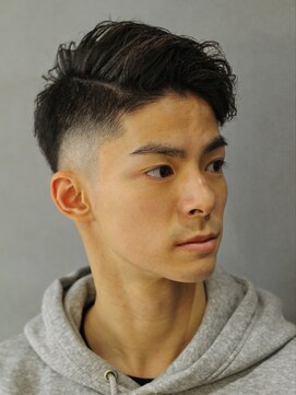 ロワジール(Loisirs) ツイストパーマ×震災刈りスキンフェード