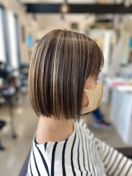 アンナヘアヴィラ(AnNa hair villa) ハイライトぱつっとボブ