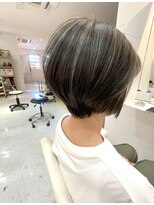 リップス デリコ(LIPS derico)&nbsp;【白髪ぼかしハイライト】　 施術前の写真は右にスワイプ