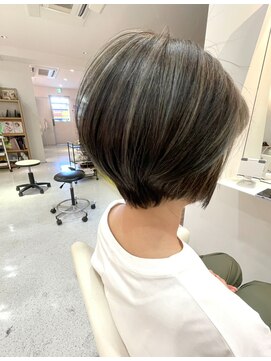 リップス デリコ(LIPS derico) 【白髪ぼかしハイライト】　 施術前の写真は右にスワイプ