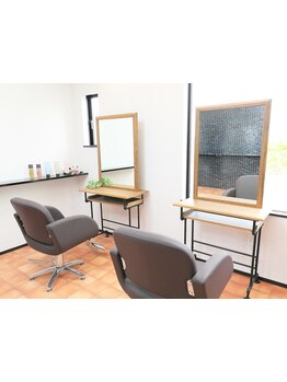 常駐スタッフ２名のみの落ち着いた少人数制サロン◇あなたのご希望や髪の状態に合わせてご提案します。