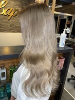 ラピス 横浜(Lapis)&nbsp;ミルクティーベージュハイトーンブリーチカラーシールエクステ