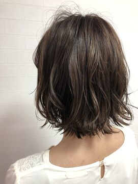 ディスオモテサンドウ 表参道(This OMOTESANDO) ミディアム外ハネボブ【表参道】山本