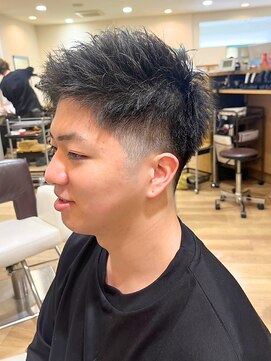 ラファンス 栗林店(LaFENCE) ツーブロックスタイル/アップバング