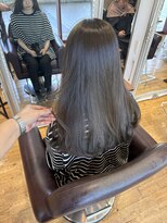 ルッツ(Lutz. hair design)&nbsp;8/10  ブリーチなし olive gray