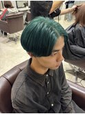 エメラルドグリーン
