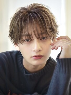 オーシャントーキョー サニー 原宿(OCEAN TOKYO Sunny) フェザーパーマシースルーマッシュフェザーショート