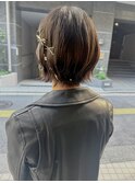 ショートヘアアレンジ／外ハネ／くびれ巻き／金箔ヘア
