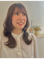 ハーティーモトヤワタ(hearty MOTOYAWATA) 暗髪でも光に透けるやわらかいオリーブカラー×ミディアムヘア