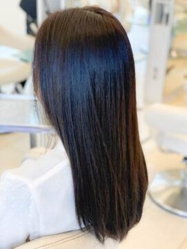 ミーティア バイ クアトロ(Meteor By QUATRO) ストレート × 大人ブラウン