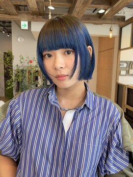 ディッセンバー 神宮前(December) 切りっぱなしボブ/レイヤーカット/パッツン前髪/ネイビーカラー