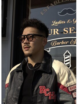 バーバーショップ フォーシーズン(BAR BER SHOP FOURSEASON) ツーブロック　スパイラル