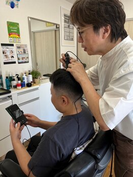 バーバーサンハチ(BARBER 38)の写真/【マイクロスコープで状態をチェック】高い技術力×お手頃価格でリピーター多数!女性も通えるバーバーです*