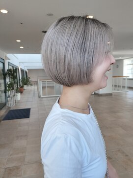 ビュートリアム 神戸(BEAUTRIUM) ハイトーンの丸みショートボブ/ショートカット/ショートボブ/