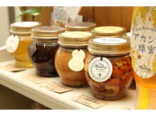 トイロ ヘアアンドスパ(10iRo hair & spa)の雰囲気（『MY HONEY』はちみつ、『ひらの園』お茶、『TEAtriCO』など）