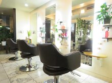 クライブ ヘアー 千葉中央店(CRiB hair)の雰囲気(白を貴重とした清潔感ある店内でお寛ぎの時間をお過ごし下さい。)