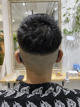 コンフィープラス(comfy plus) オシャレで清潔感あるフェードスタイル