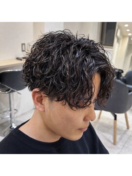 アイトーキョープラスシー 横浜(AI TOKYO+Sea) 横浜/高島町/フェザーパーマ/毛流れパーマ/センターパート