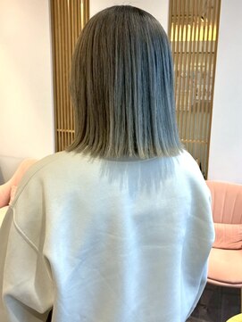 ロジェブルー(Rosier Bleu) 【ハイトーン】ケアブリーチで作るシルバーアッシュ