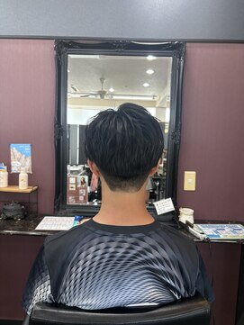 アイズ 本厚木(AIZU) 刈り上げショートスタイル センターパート ニュアンスパーマ