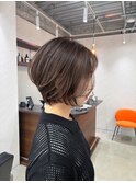 首が綺麗に見えるレイヤードショートボブ