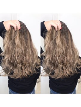 ヘアアンドビューティー クローバー(Hair&Beauty Clover) 根元black × beige/ハイトーンカラー