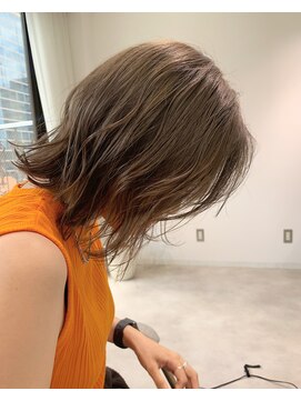 ヨーク(YOKE) YOKE 大人切りっぱなしボブケアブリーチミルクティーグレージュ