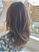 透明感抜群のグレージュヘアスタイル