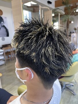 シュウ 安城店(Shu) ベリーショート×金メッシュ