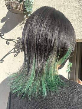 マイノリティー(Minority Produced By TOPHAIR) ウルフカット　インナーカラー　ブラック×エメラルド