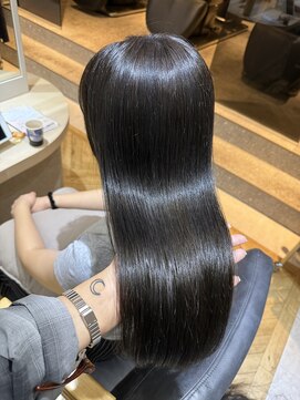 ジーナ 福岡天神(Zina) ミディアムヘア/暗めカラー/デザインカラー/髪質改善