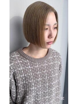 シー(The She's) mini bob×white beige