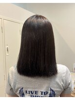 ロッカ(ROCCA) 暗髪ストレート×ぱつっとミディアム