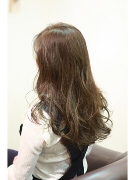 グロッシー(GLOSSY) 外国人風ブルージュ