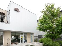 アチャ(Accha)の雰囲気（tuesdayコーヒーさんの1階になります目の前に駐車場がございます）