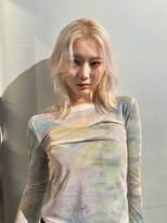 エアー 青山(AIR) ベージュ/ハイトーンカラー/くびれミディアムヘア/10代20代30代