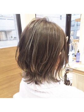 アッシュ 清瀬店(Ash) 伸ばしかけの方にオススメ!白髪ぼかし ミディアムウルフ