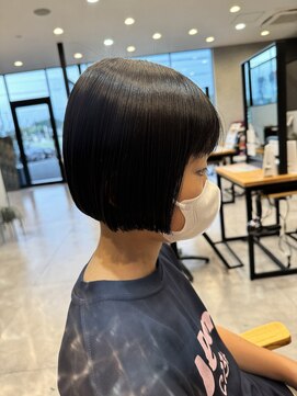 アチーブリス(achieve Liss) ミニボブ×暗めカラー×切りっぱなし10代20代30代40代艶感