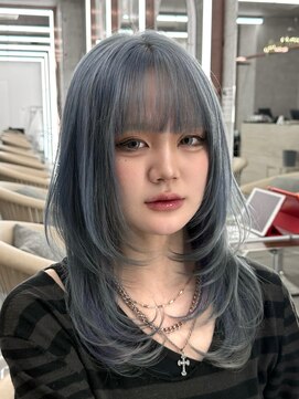 ロンドホットリップ 立川(Lond hot lip) ミディアムレイヤー/水色カラー/ゆるふわミディアム/立川