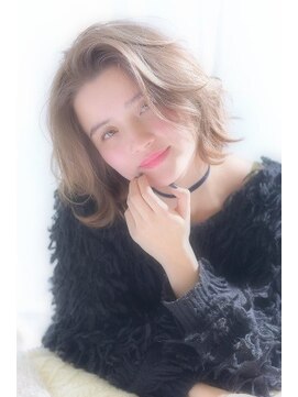 アイビー(Ivy) かきあげバングのハイトーンボブ　イルミナカラー