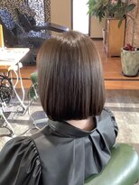 ヴィヴ(Vive) 切りっぱなし内巻きボブ