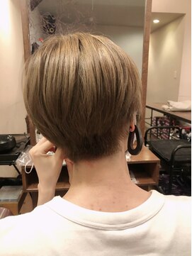 ノエル(NOEL) 首長効果♪襟足タイトショート×ベージュ