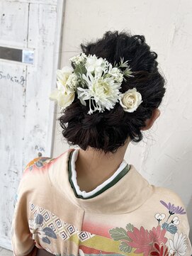 クルト バイ マルカ(KURT by MARUCA) 卒業式成人式波ウェーブギブソンタックドライフラワー生花アップ