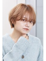 緩めパーマのショートヘア