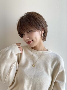 イヴォークトーキョーオーサカ(EVOKE TOKYO osaka) 丸み 可愛い 抜け感 おしゃれ ショート ベージュ