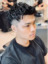 フランクスバーバー アンド ビアークラブ(FRANK'S BARBER and BEER CLUB)&nbsp;アップバングピンパーマ黒髪ビジネススーツバーバースタイル