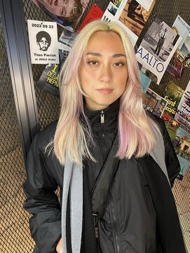 キヴィ(kivi) レイヤーカット/薄ピンク/ハイライト