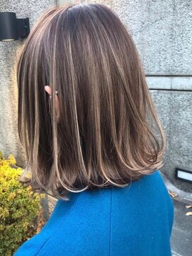 ベリテツー 京成大久保(verite2) 30代40代50代/ミディアム外ハネボブアッシュ/シルキーベージュ